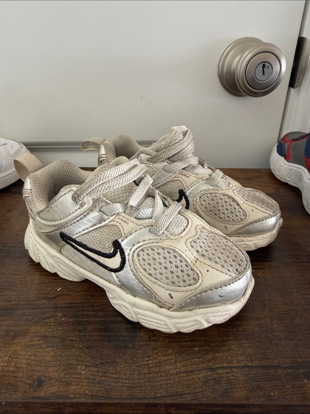 Nike Kids Beige and Silver Active Sneakers with Black Swoosh